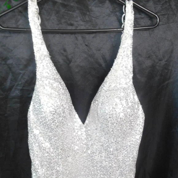 PENDING SALE 🌙 NIGHTMOVES Woman's size 10 Silver sequin formal mini dress - Picture 4 of 16